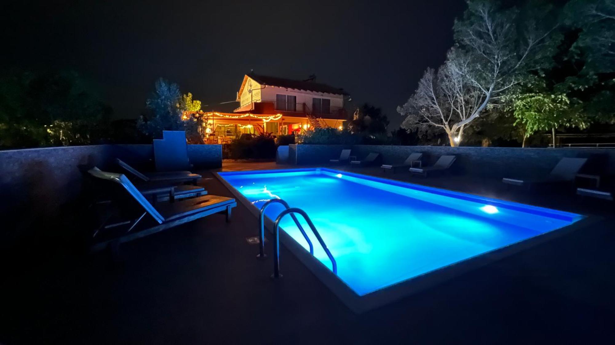 הרסוניסוס Arion Stables & Apartments מראה חיצוני תמונה