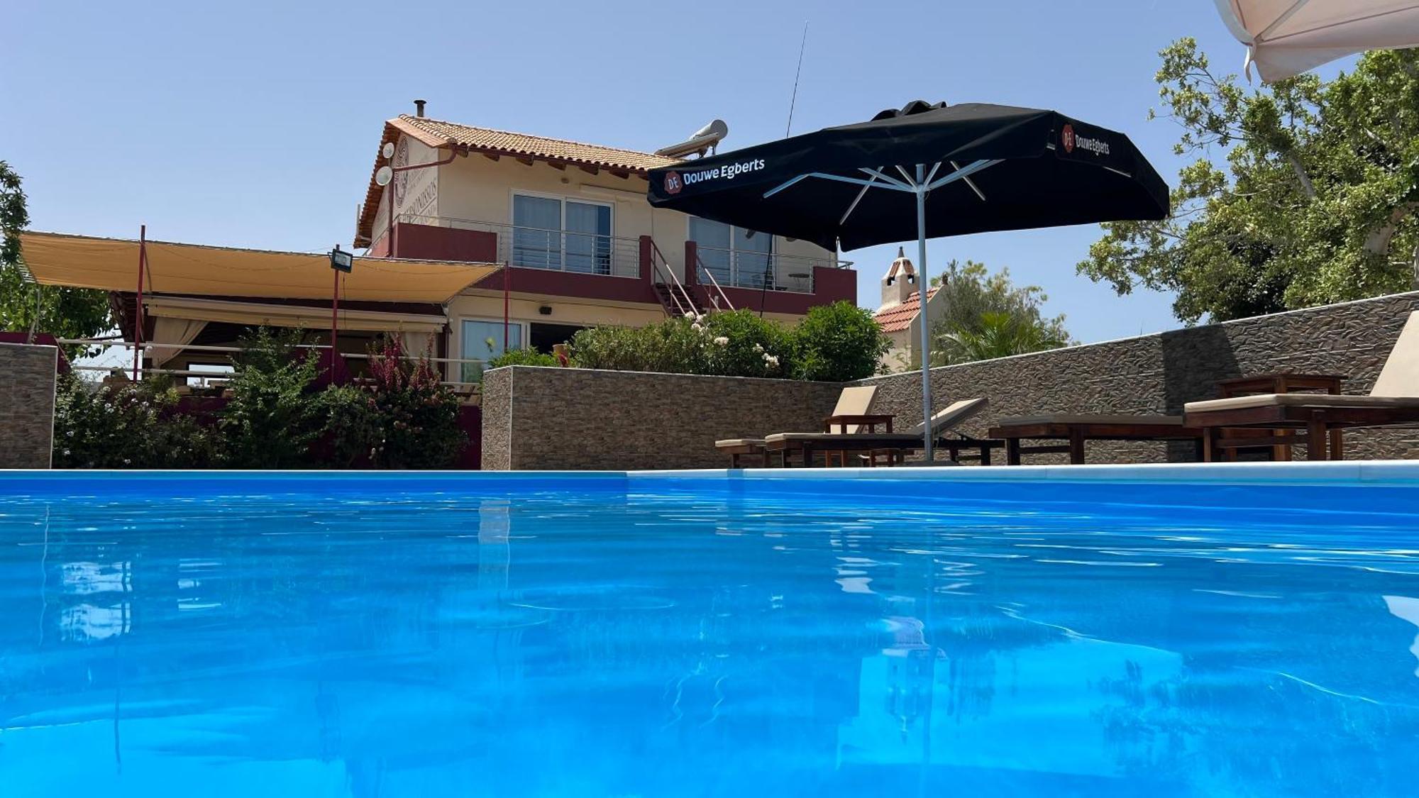 הרסוניסוס Arion Stables & Apartments מראה חיצוני תמונה