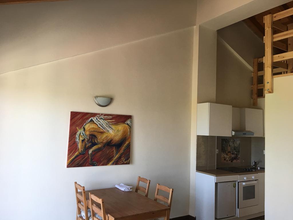 הרסוניסוס Arion Stables & Apartments מראה חיצוני תמונה