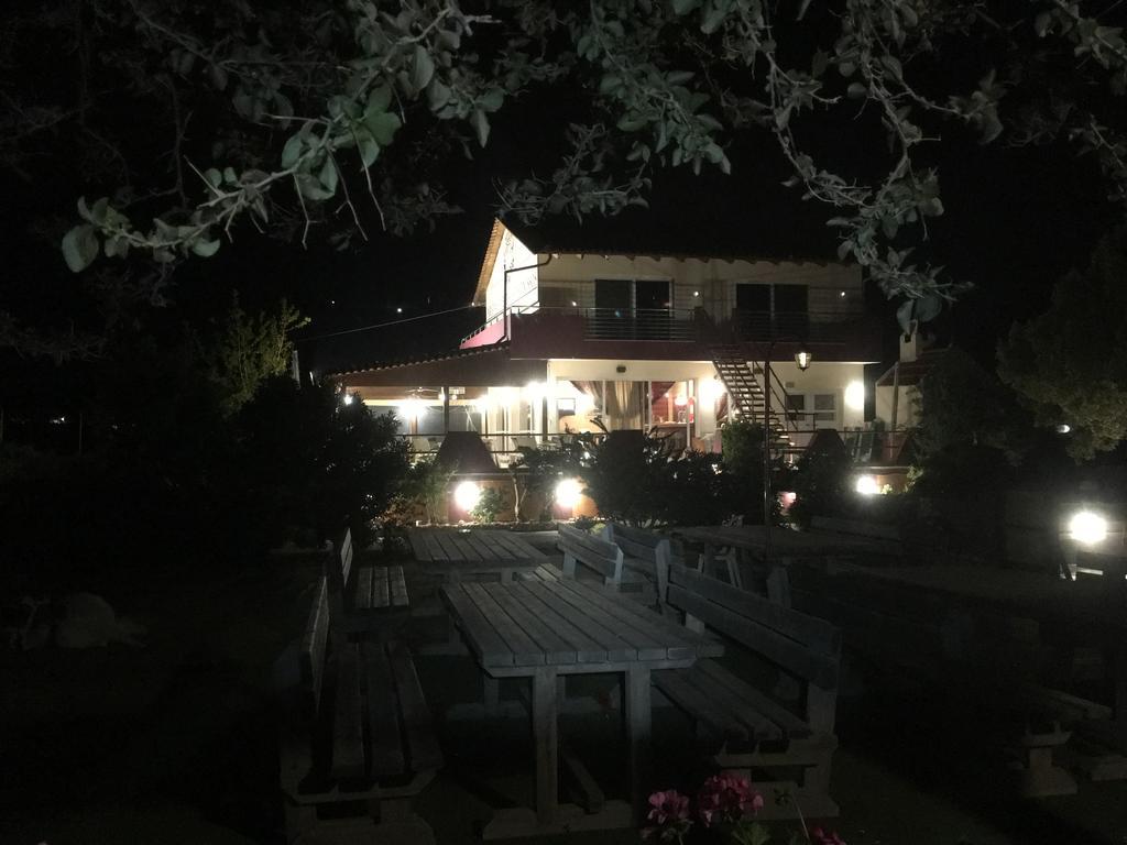 הרסוניסוס Arion Stables & Apartments מראה חיצוני תמונה