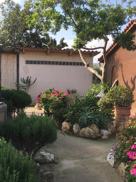 הרסוניסוס Arion Stables & Apartments מראה חיצוני תמונה
