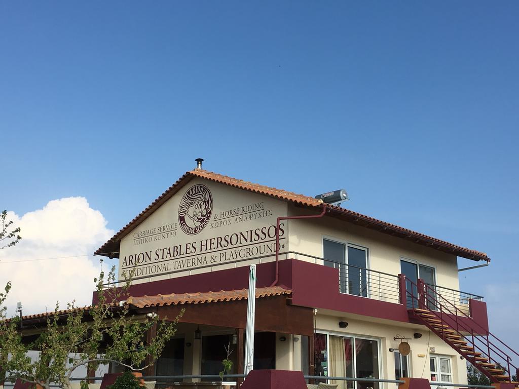 הרסוניסוס Arion Stables & Apartments מראה חיצוני תמונה