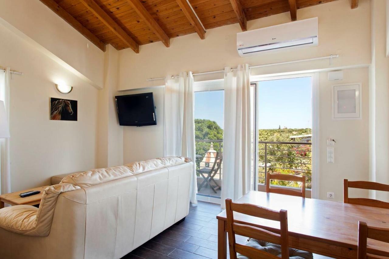 הרסוניסוס Arion Stables & Apartments מראה חיצוני תמונה