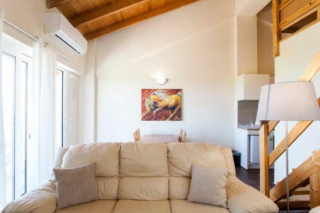 הרסוניסוס Arion Stables & Apartments מראה חיצוני תמונה